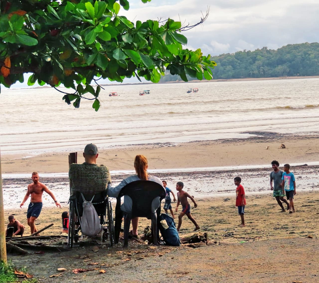 Paar am Strand von Santa Catalina Panama