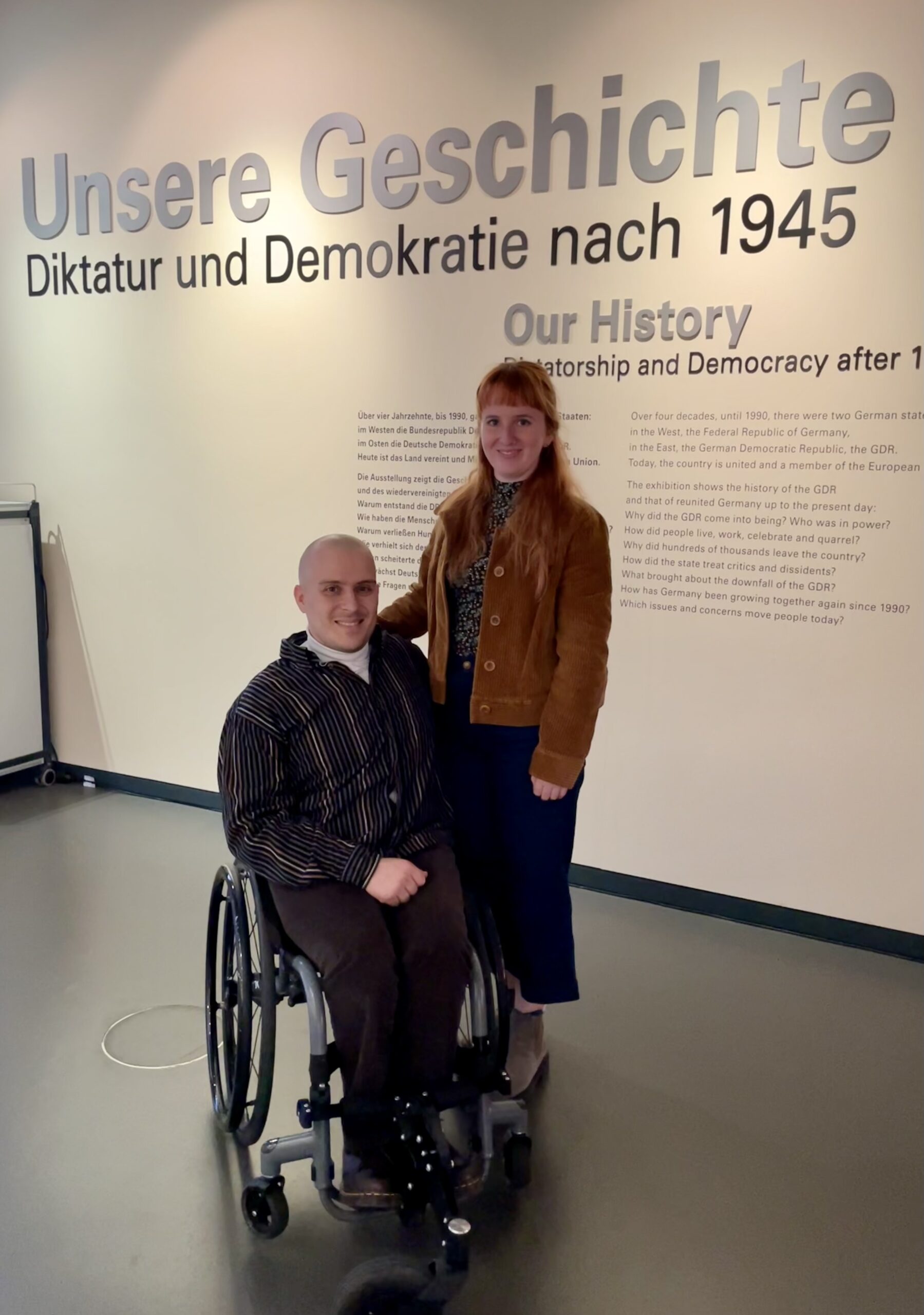 Zeitgeschichtliches Forum als Rollstuhlfahrer